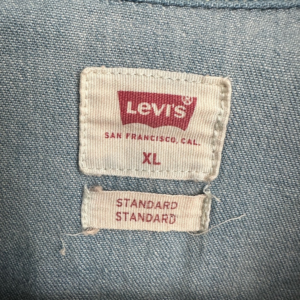 Levi's Light Blue Casual Button Down Shirt - Picture 6 of 9